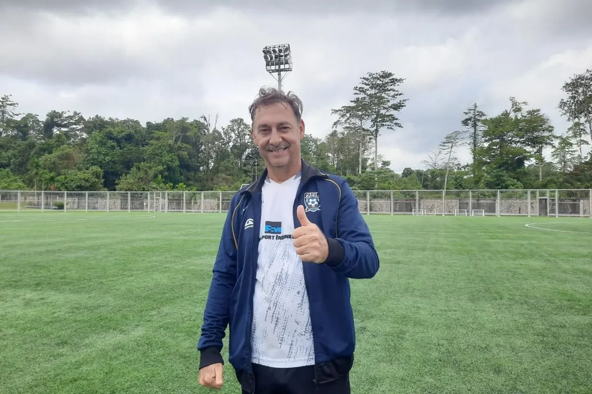 Nostalgia Pikal Bersama Alfred Riedl: Dulu Gaji Lambat dan Diusir Hotel, Kini Timnas Makin Mewah
