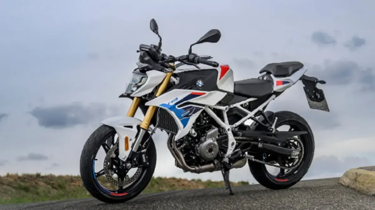 BMW F 450 R hadir sebagai naked bike kelas menengah dengan mesin 420 cc, tenaga 48 hp, dan teknologi Easy Ride Clutch