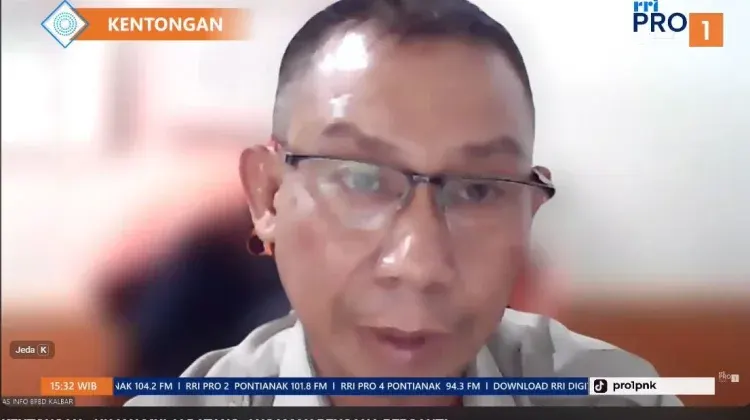 Kepala Satgas Informasi Bencana BPBD Provinsi Kalimantan Barat, Daniel, yang menjadi salah satu Narasumber acara “Kentongan” RRI Pro 1 Pontianak, Selasa, 6 Oktober 2026.