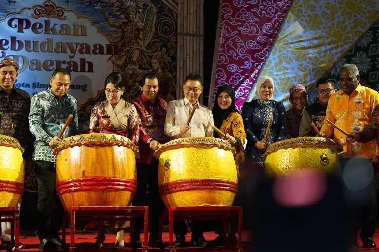 Wali Kota Pontianak Edi Rusdi Kamtono dalam pembukaan Rembuk Budaya APEKSI 2026 di Singkawang,