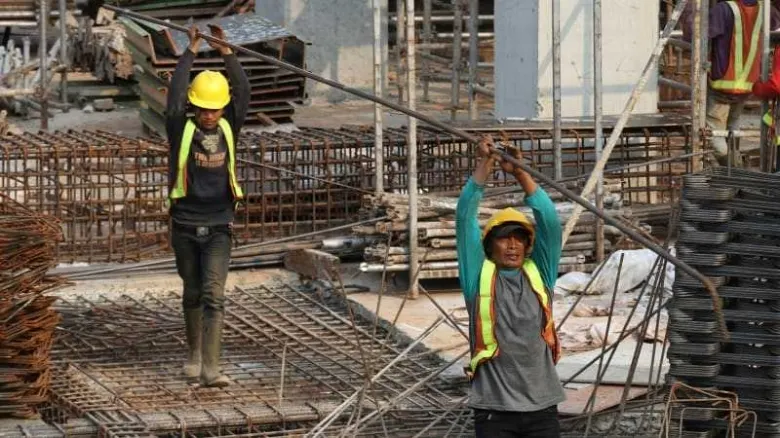 buruh proyek sekolah rakyat.