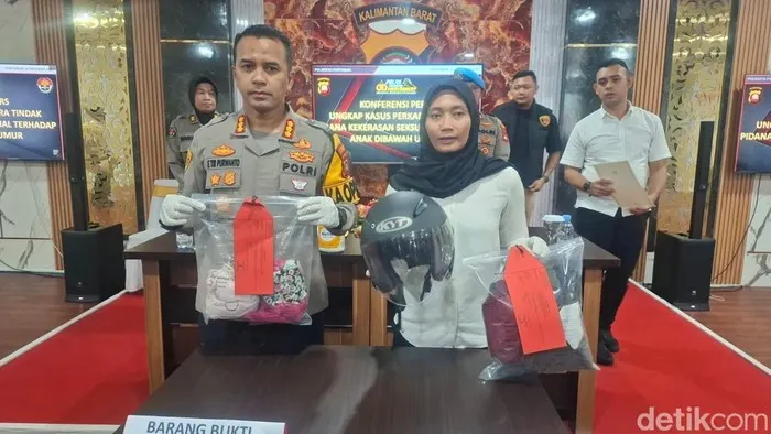 Barang bukti kasus pria cabul bermotor di Pontianak.