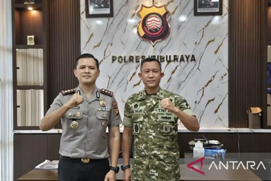 Komandan Kodim 1207/Pontianak, Letkol Kav Aidil Hajri melakukan kunjungan silahturahmi ke Polres Kubu Raya disambut langsung oleh Kapolres Kubu Raya, AKBP Rensa S. Aktadivia Robinson, beserta jajaran pejabat utama Polres Kubu Raya.