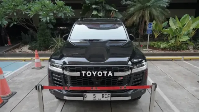 KPK Sita Land Cruiser Milik Eks Bupati Kebumen dalam Kasus Dugaan Korupsi ATR/BPN