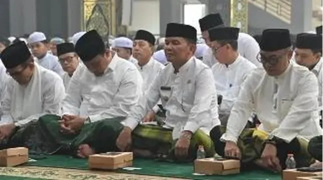 Krisis Karhutla Kalteng: Ribuan Masyarakat dan Santri Gelar Salat Istisqa dan Doa Bersama